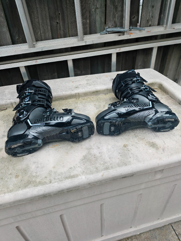 Dalbello boots 27/27.5 in Ski in City of Toronto - Image 4