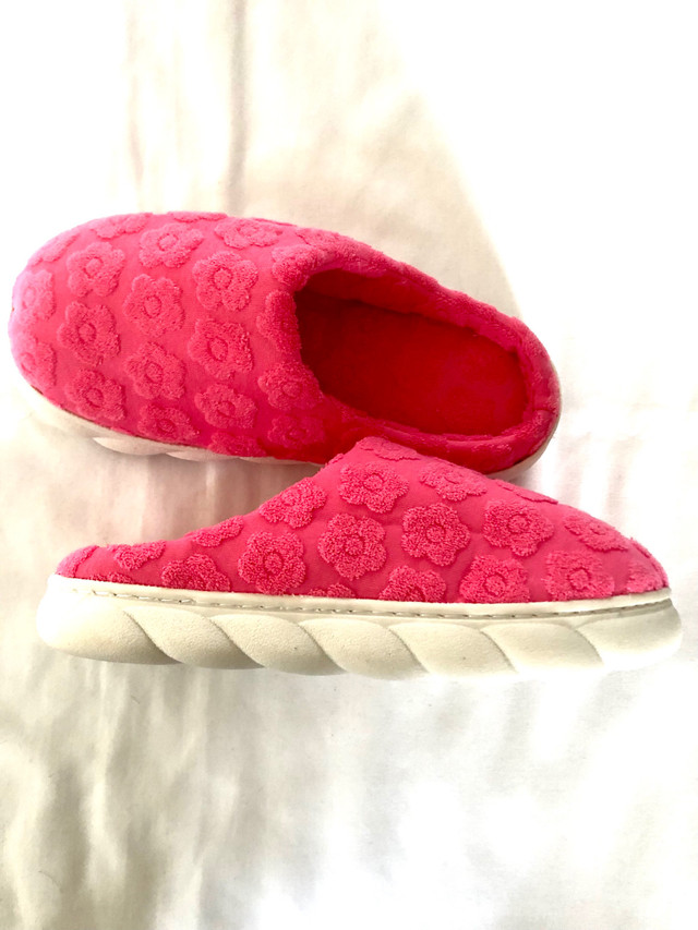 New  Pink Sleepers For Women Size 6.5-7.5 in Women's - Shoes in City of Toronto - Image 4