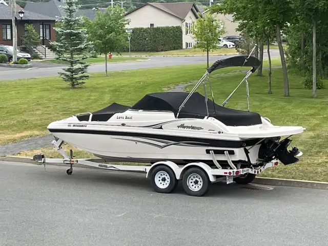 bateau Hurricane in Powerboats & Motorboats in Drummondville - Image 3