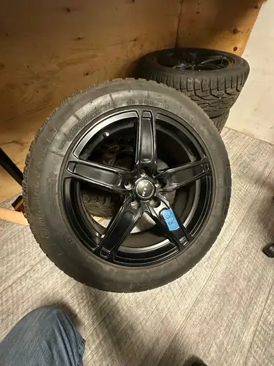 Selling a used set of uni royal tiger paws , on alloy rtx winter wheels .Used for one winter .Lots o...