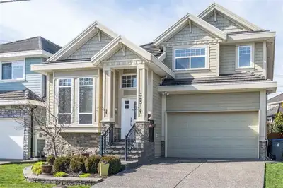 Location: 32nd Ave and 152 st ( Rosemary Heights) South Surrey / White Rock - basement suite 2 bedro...