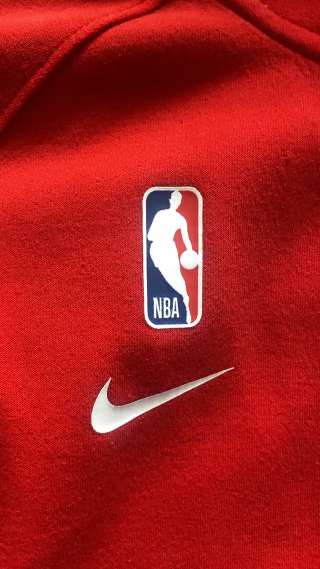 Toronto Raptors Nike therma flex hoodie (youth medium) in Kids & Youth in Hamilton - Image 5