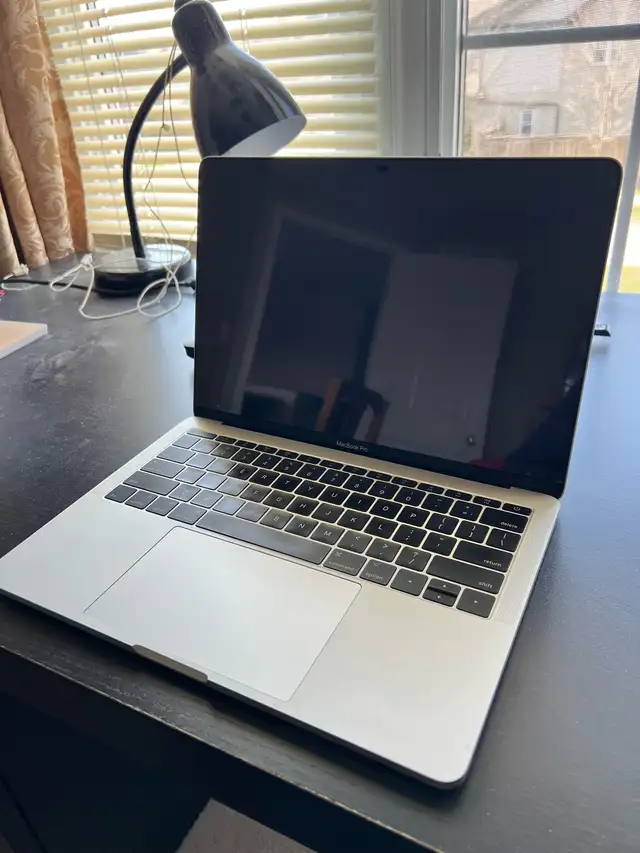 MacBook Pro 13 2017 Screen Defeat in Laptops in Kitchener / Waterloo - Image 2
