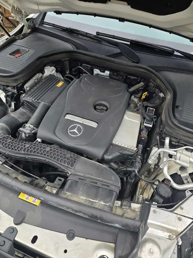 2019 Mercedes Benz GLC300  All Wheel Drive in Cars & Trucks in Calgary - Image 7