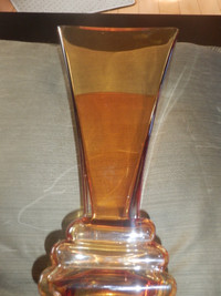 Vase en verre ambré de style Art Déco