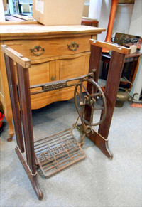 Base de Machine à Coudre Antique - Pied de Table