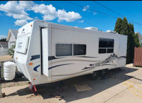 2007 Vangaurd Frontier 23 ft with large slide out