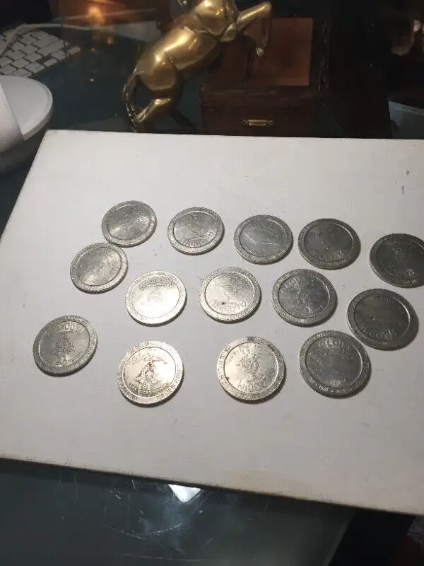 ALADDIN Las Vegas One Dollar Gaming Token 1987 14 PC in Arts & Collectibles in Vancouver - Image 2