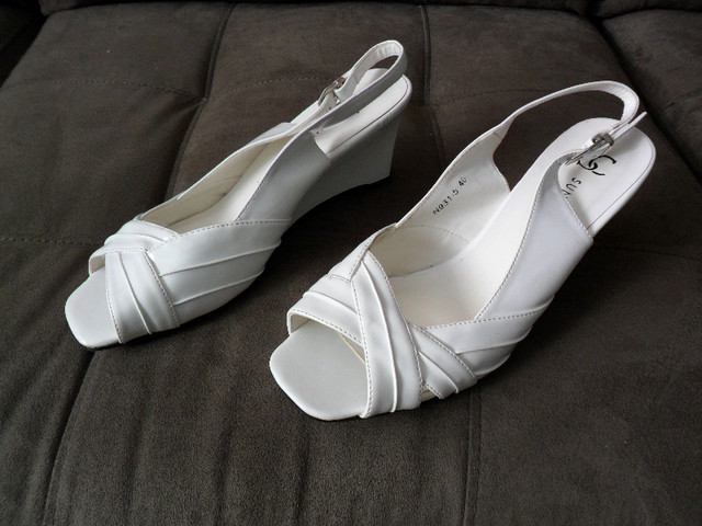 New Sandales Blanche à bride arrière White Sandal  US 9 EU 40 dans Femmes - Chaussures  à Ville de Montréal