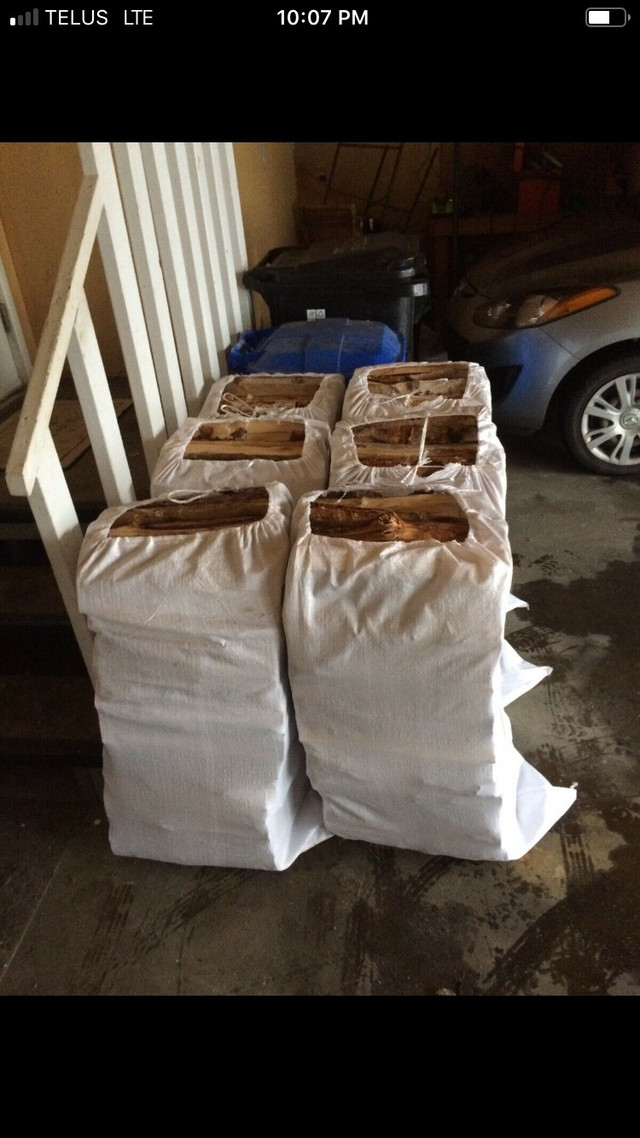Campfire Dry Firewood Huge Bags Ready to Burn $30 in Other in Strathcona County - Image 4