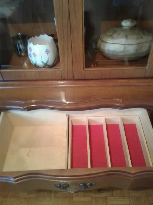 Lovely China Cabinet in Hutches & Display Cabinets in City of Toronto - Image 4