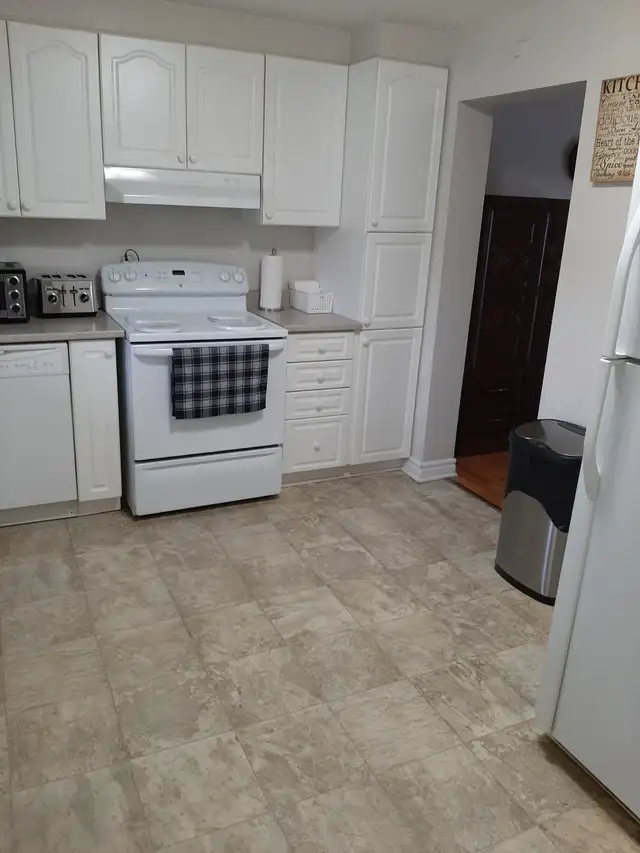 Room in Bayshore Area of Nepean Available Now - Smoker Friendly in  in Ottawa - Image 7