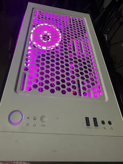 Gaming PC works excellent. Selling because I got a new one. Plays all games way above 60fps, high se...