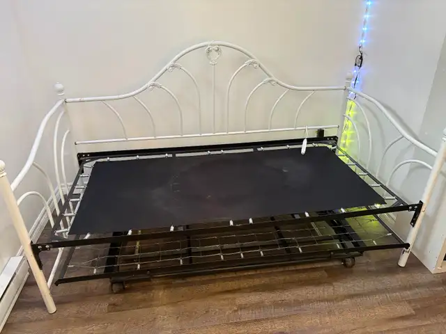 Lit simple in Beds & Mattresses in Sherbrooke - Image 5
