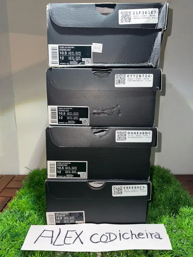 Size 10.5 - Nike Kobe 8 VIII Protro Lakers Home in Men's Shoes in Mississauga / Peel Region - Image 5