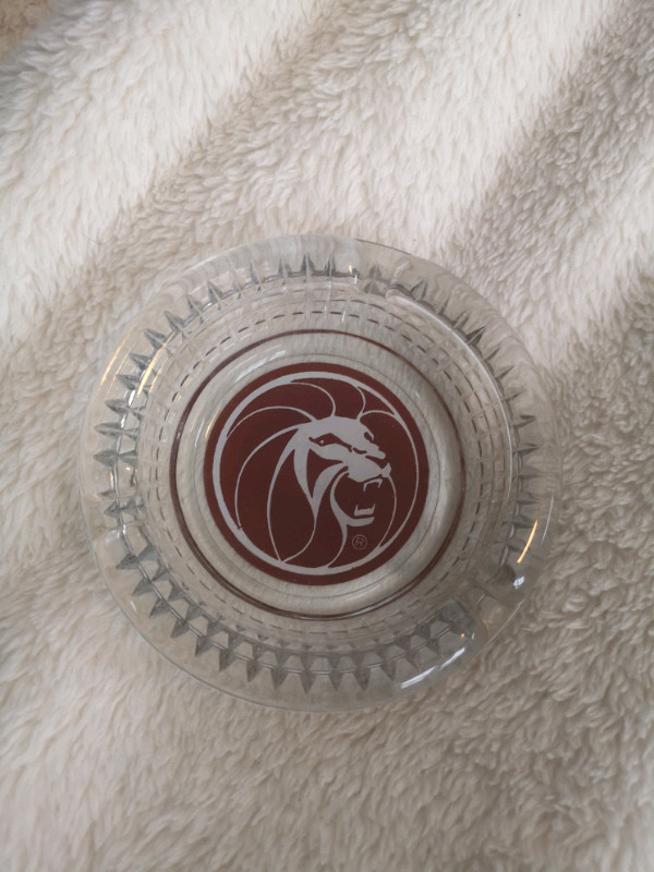 Vintage MGM Grand lions head ash tray in Arts & Collectibles in Moncton