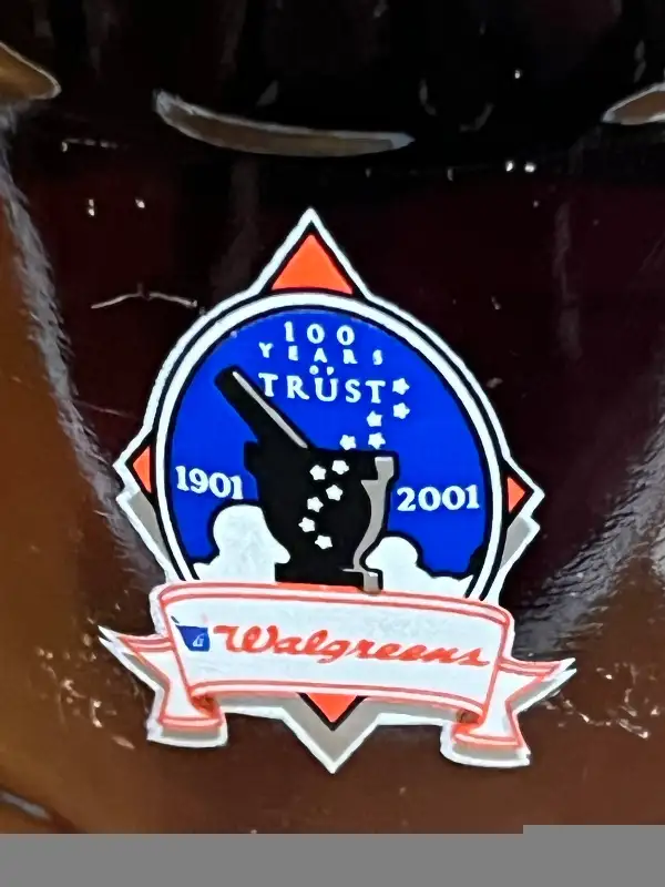 Coca-Cola Commemorative Bottle 2001 Walgreens 100 Years of Trust in Arts & Collectibles in Longueuil / South Shore - Image 5