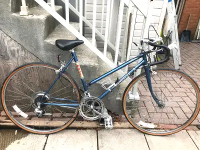 Vélo de route Japonais Fuji Berkeley pour femme, View more