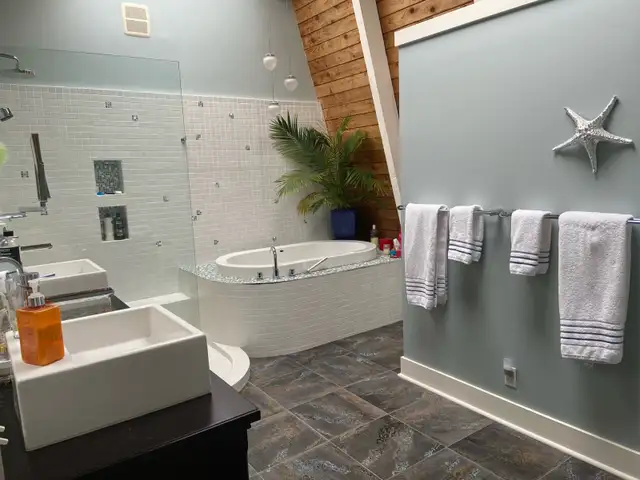 Victoria - oak bay - house with amazing views  in British Columbia in Canada - Image 7