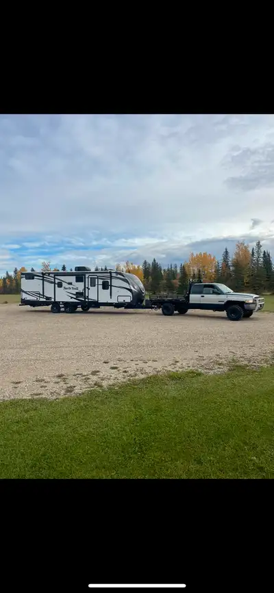 One owner, non smoker, aluminum construction, one piece molded roof, double slides on cables, double...