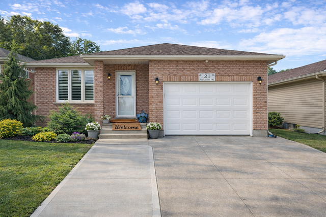HUGE 2 BEDROOM LOWER LEVEL APT - UTILITIES INCLUDED - WEST BRANT