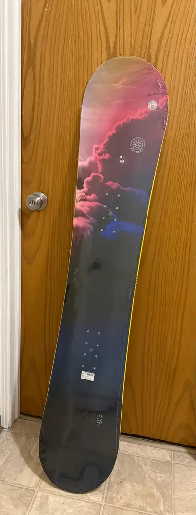 Rip zone retreat women’s twin flat snowboard 2024 (144cm) has never been used still in its packaging