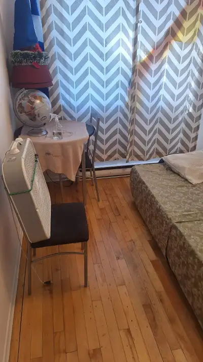 Chambre à louer tout inclus (frigo offert individuel pendant tout le séjour) 2 étage, balcon (1.30 *...