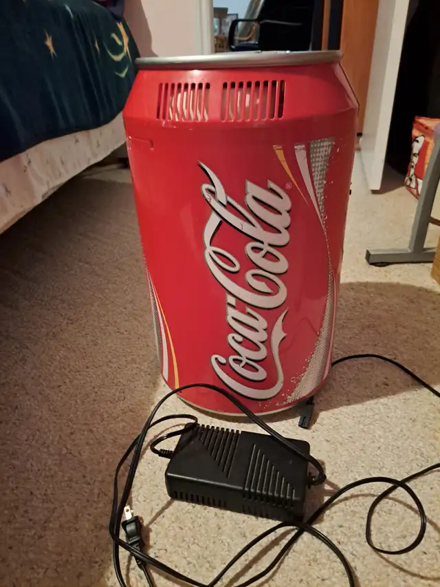 COCA-COLA COLLECTIBLES,  2 MINI FRIDGES, AND  COOKIE JAR in Arts & Collectibles in Moose Jaw - Image 5