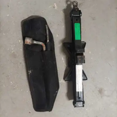 09149CL200 Hyundai Santa FE IV 2020 - Jack Lift Kit works perfectly sell for 15$