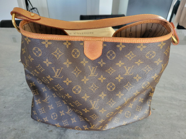 Louis Vuitton MM Monogram Bag dans Femmes - Sacs et portefeuilles  à Laval/Rive Nord - Image 4