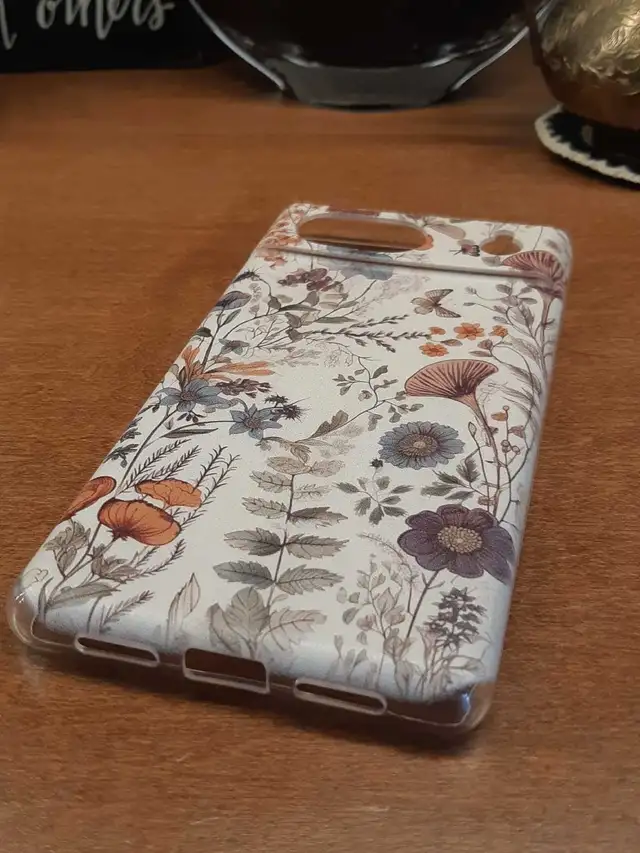 Google Pixel 6 Floral Pattern Phone Case in Cell Phone Accessories in Calgary - Image 9