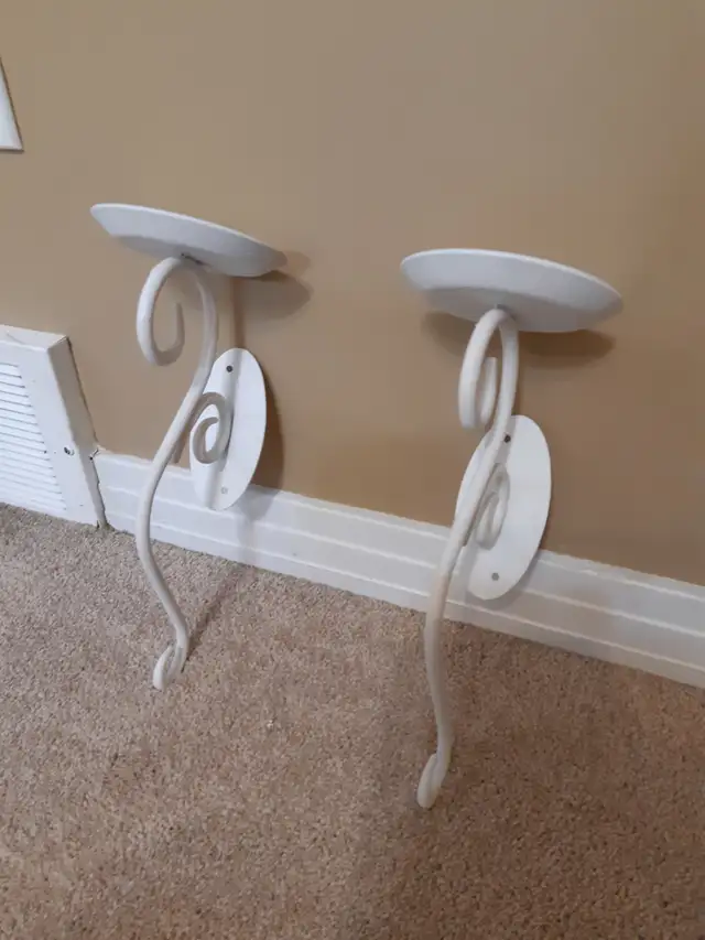 Decorative tray and 2 sconces.