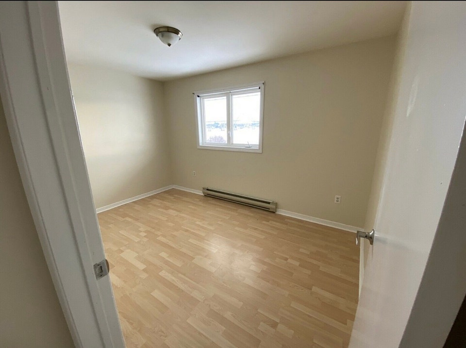 Bachelor Apartment Miramichi 1