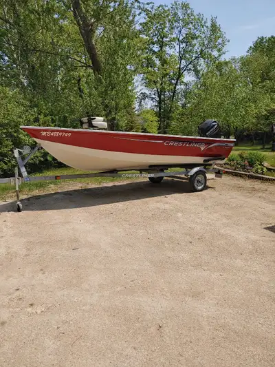 This boat has a 40hp Mercury 4 stroke with tiller control. It includes a livewell and storage locker...
