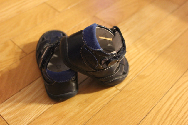 Chaussure pour bebe, grandeur 6-7/Baby shoes size 6-7 dans Vêtements - 12 à 18 mois  à Ville de Montréal - Image 4