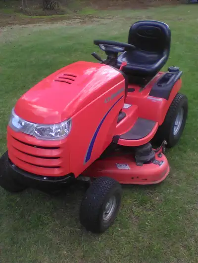 tracteur a gazon simplicity broadmoor de grade commercial manufacturé par briggs stratton. moteur br...