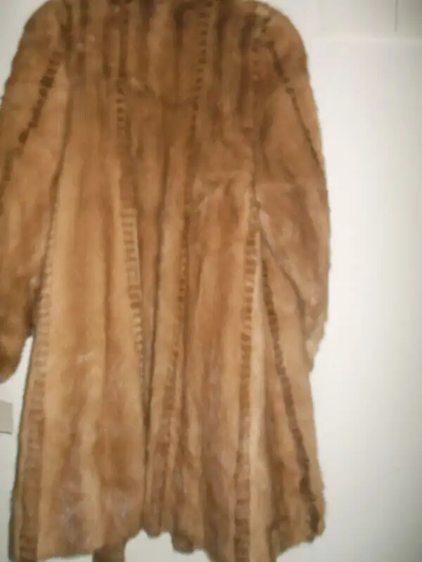 Mink coat in Women's - Tops & Outerwear in City of Montréal - Image 8