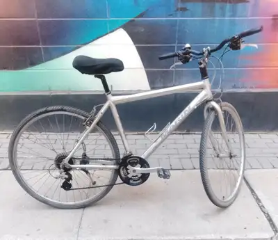 MARIN Larkspur Hybrid Bike medium large 700c, View more
