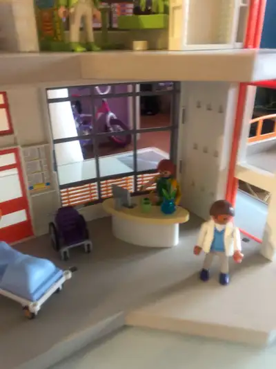 hôpital et ambulance, View more