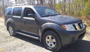 2010 Nissan Pathfinder LE