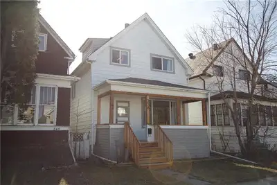 3+1 BR HOUSE IN ELMWOOD, RENOVATED BIG & BRIGHT, FOR AUG/SEP