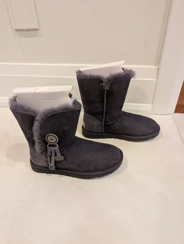 UGG Australia Azalea Purple Boot Women’s Size 6 in Women's - Shoes in Markham / York Region - Image 6