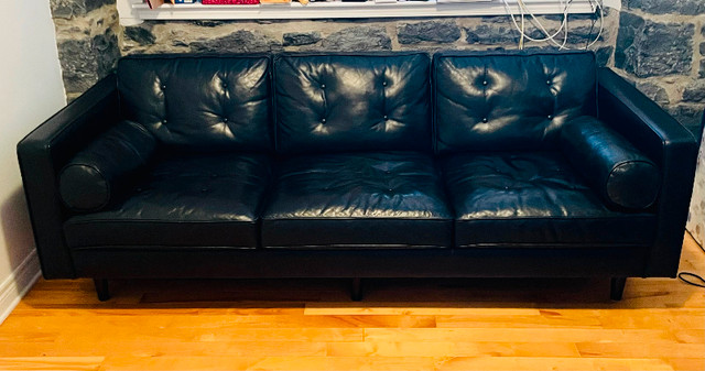 All Leather 3 seater Mid-Century couch purchased for $6000 usd dans Sofas et futons  à Ville de Montréal