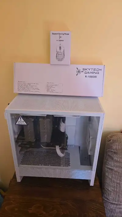 gaming PC nzxt flow case , View more