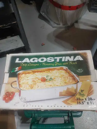 New Lasagna Pan. Port Hope pickup.