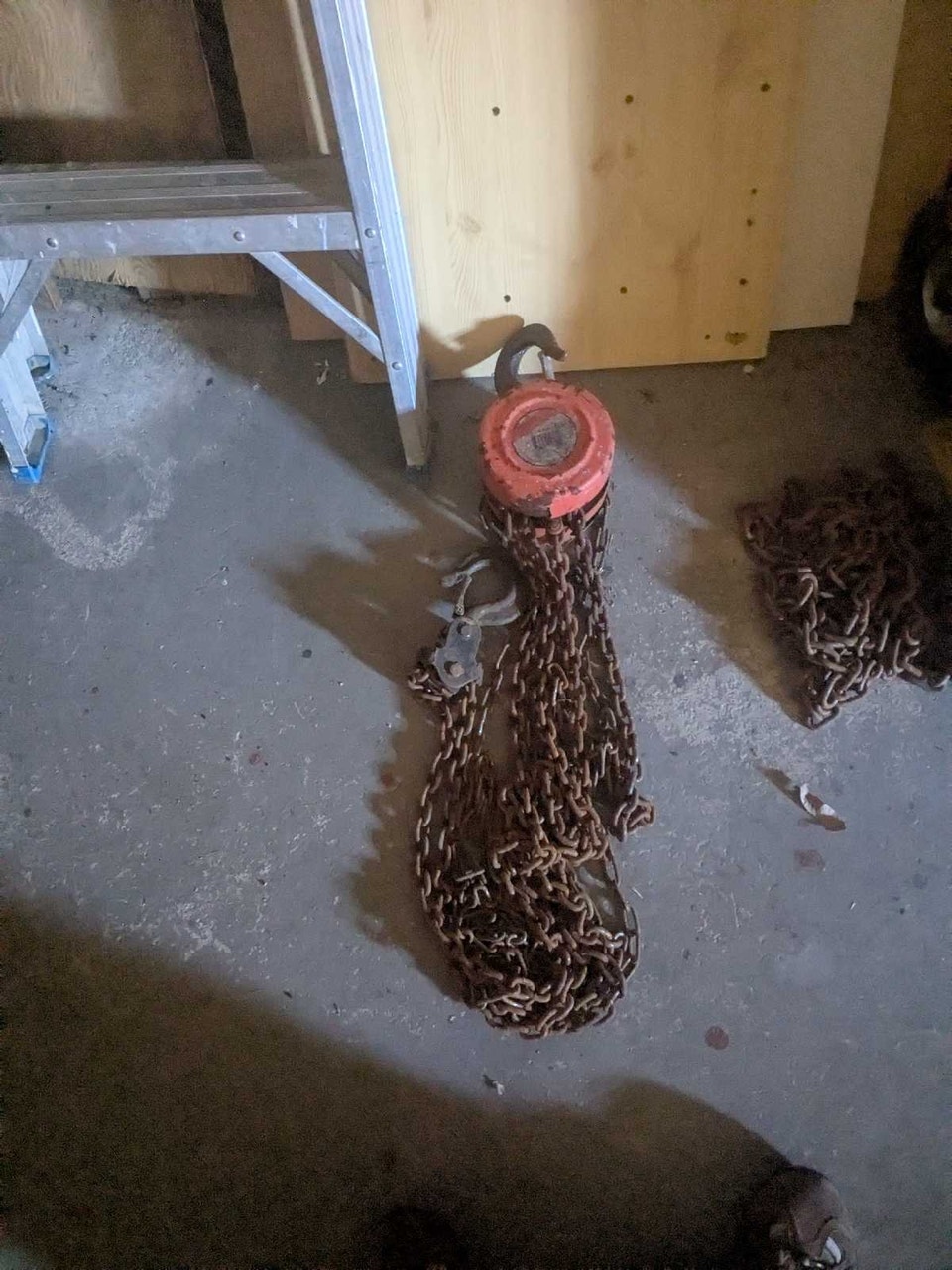 2 ton chain hoist | Other | Lethbridge | Free local classifieds - Kijiji