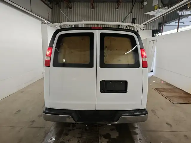 2017 GMC SAVANA VAN 2500 8 CYLINDER in Cars & Trucks in Ottawa - Image 8