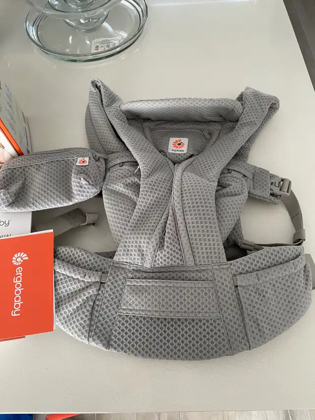 Ergobaby Omni Deluxe Baby Carrier- Pearl Grey Mesh- Brand New in Strollers, Carriers & Car Seats in London - Image 4