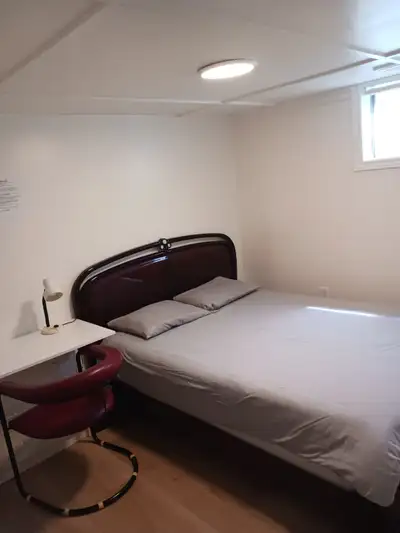 The fully private suite has 2 shared bathrooms. Close to Fairview mall, peanut Plaza, and Skymark. A...