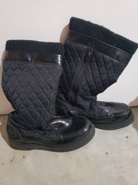 Tall boots size 8 with elegant black lacquer